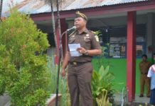 Kasi Pidsus menjadi Pembina Upacara di SMPN 4 Palu