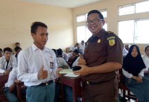 Jaksa Masuk Sekolah Kejari Palu sambangi SMKN 8 Palu